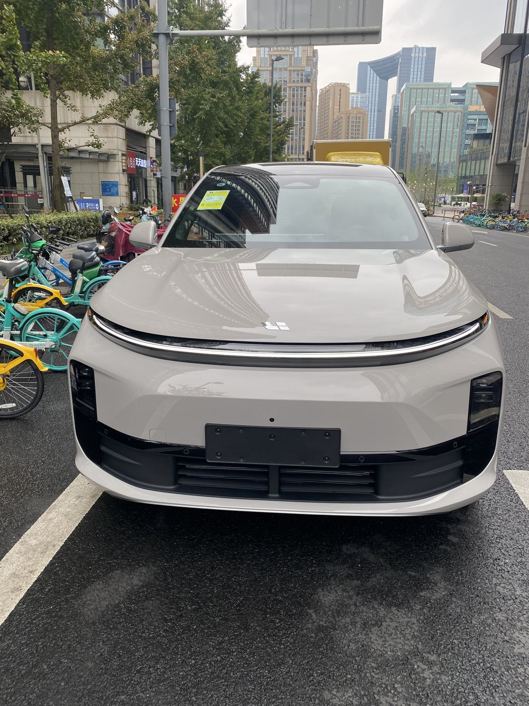z6尊龙 MEGA 高压纯电 MPV